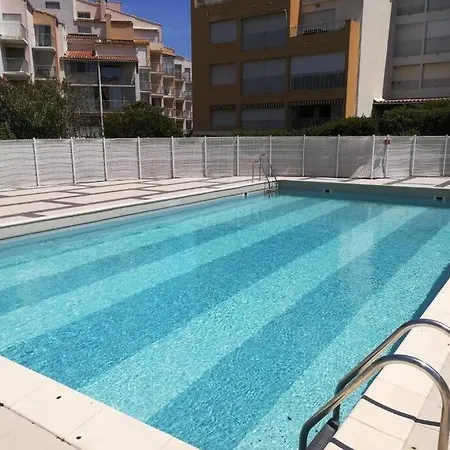 - Avec Piscine Agde